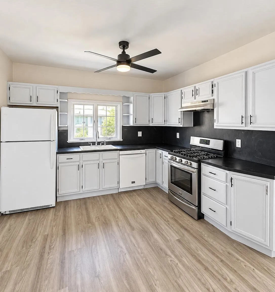1 bed, 1.0 bath, 1267 sqft, $2,500 — Photo 1