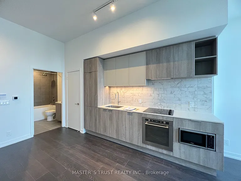 2020 Bathurst St #931 — Photo 8