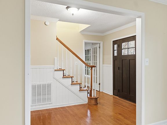 3rd image of 209 Spring Creek Rd