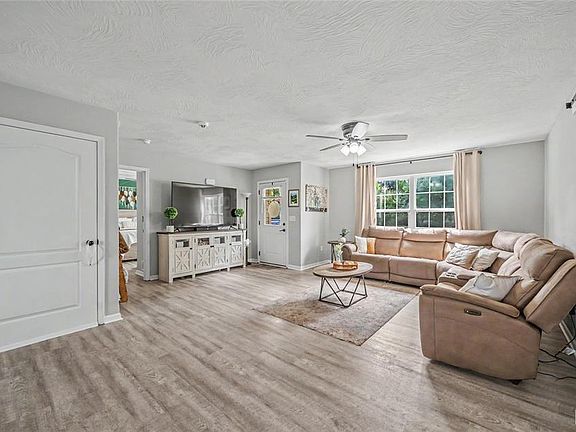 5th image of 111 Lyle Curtis Cir