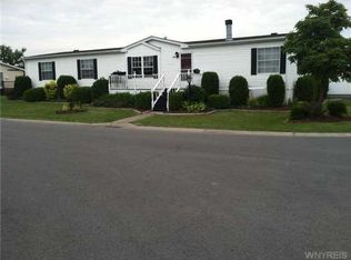 1275 Parkwood Dr, Lockport, NY 14094