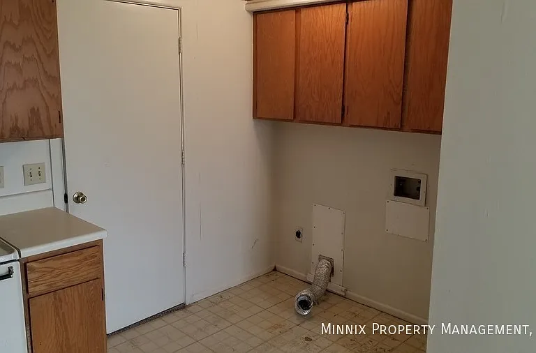 2119 S Loop 289 #B — Photo 9