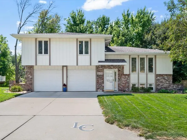 202 Redbud Ln, Council Bluffs, IA 51503