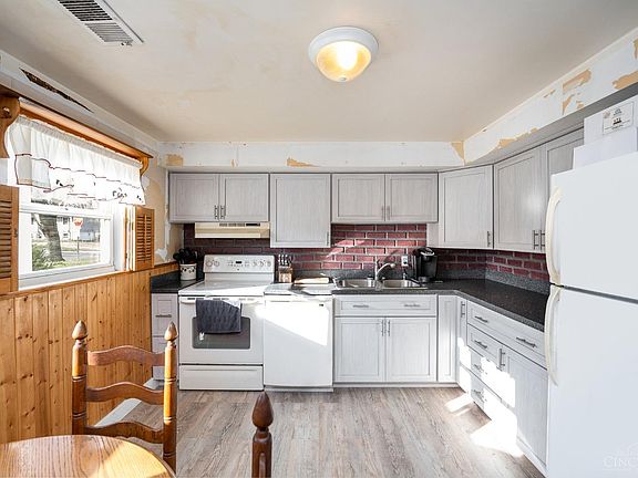 5th image of 9946 Dunraven Dr