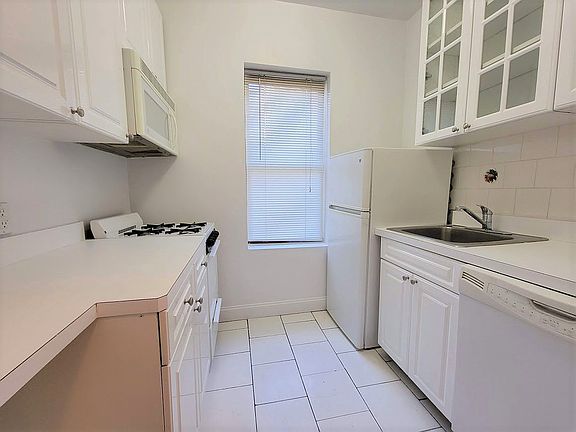 4th image of 137 E 29th St #4X