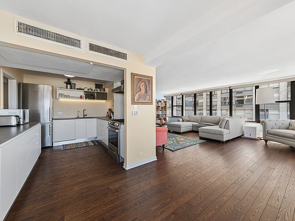 4th image of 5801 N Sheridan Rd APT 14A