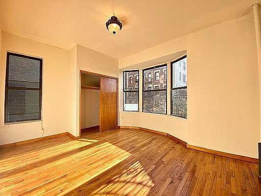 4th image of 3800 Broadway #30
