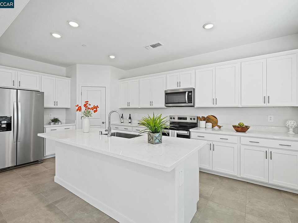 1st image of 330 Viceroy Way