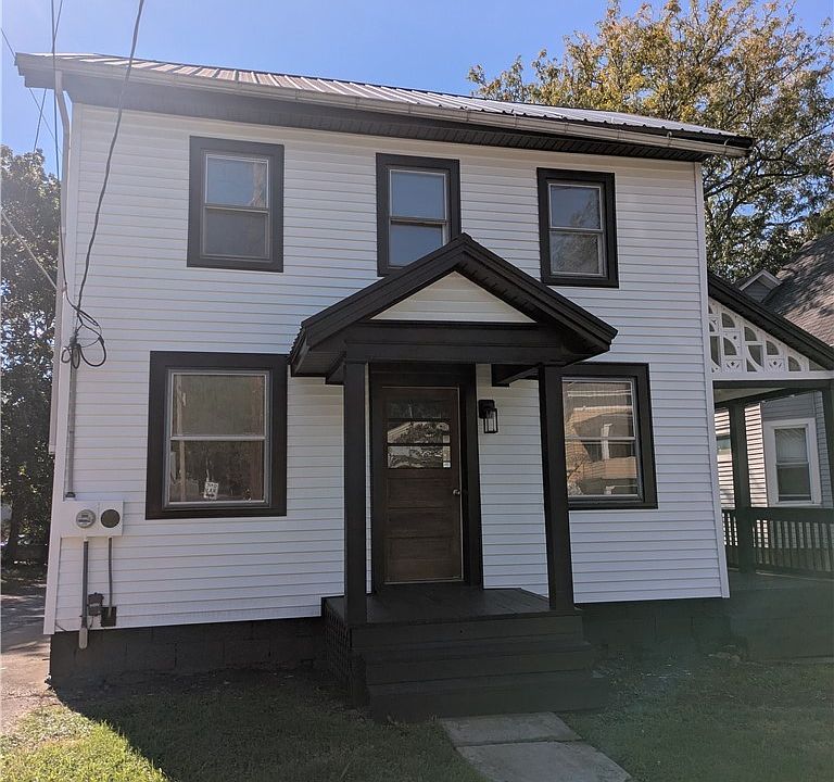 1st image of 223 E Larwill St