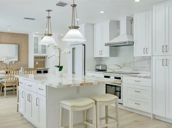 1050 SE 5th Ct, Pompano Beach, FL 33060