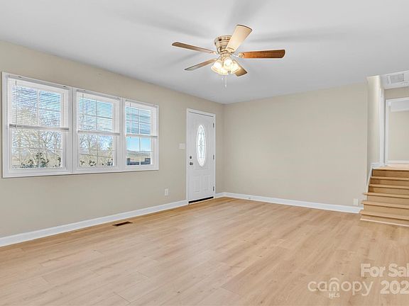 3rd image of 2544 Shelton Ave