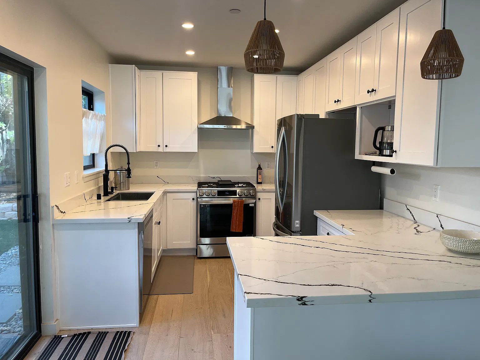 3 bed, 1100 sqft, $5,100 — Photo 4