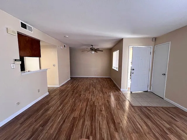 2 bed, 1.5 bath, 1051 sqft, $1,695 — Photo 2