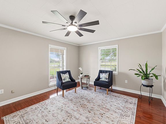 5th image of 1402 Parkview Dr