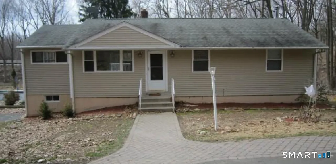 3 bed, 2.0 bath, 2376 sqft, $3,950 — Photo 1