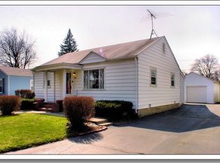 135 S Westlawn Ave, Aurora, IL 60506