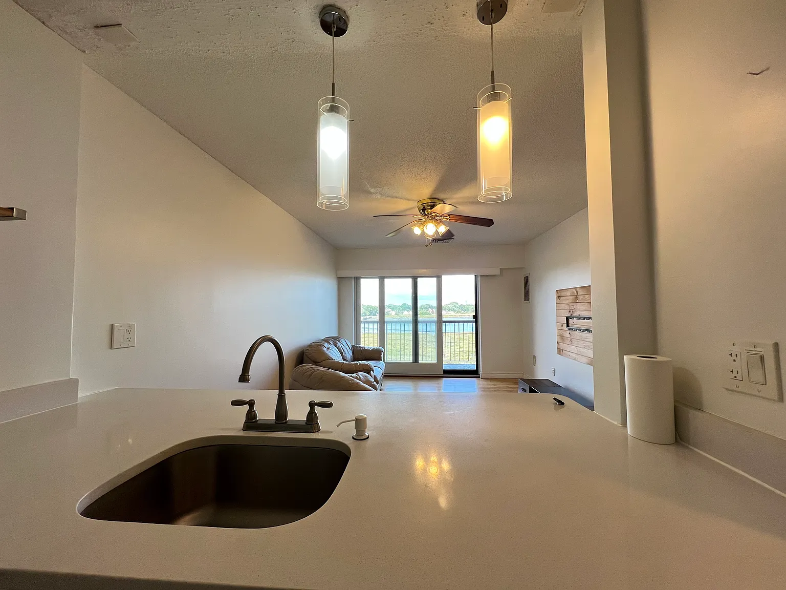 1 bed, 613 sqft, $2,350 — Photo 3