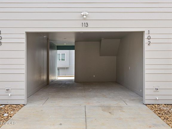 4th image of 113 E Oldham Ave #104