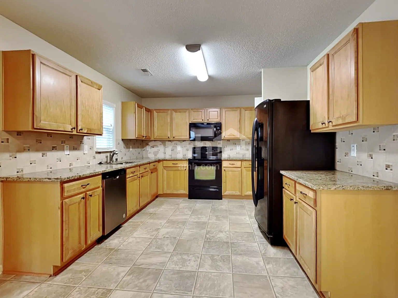 3 bed, 2.5 bath, 2294 sqft, $2,640 — Photo 3