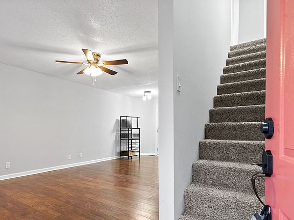 3rd image of 818 Shelton Cir
