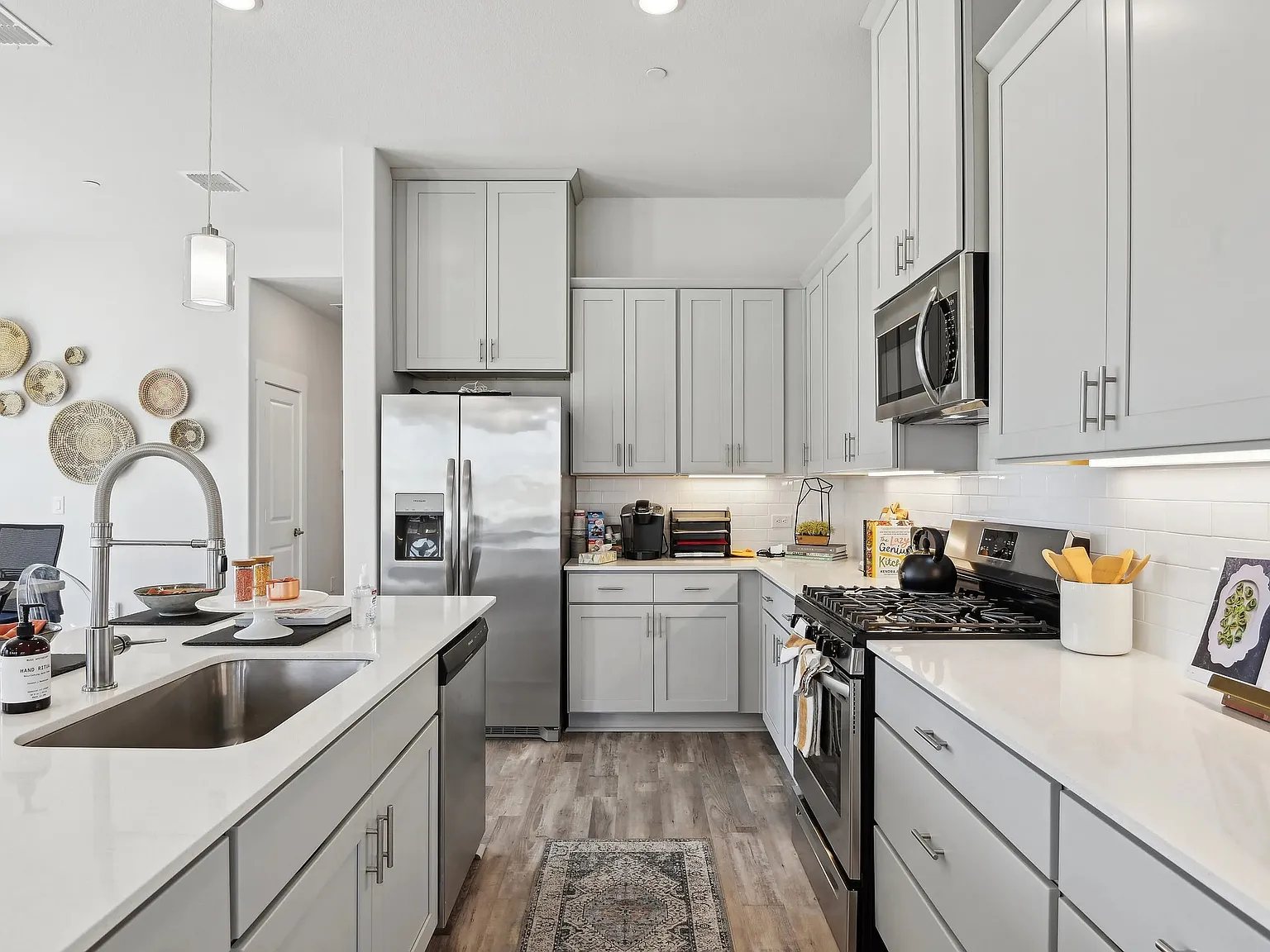 2 bed, 1531 sqft, $2,920 — Photo 3