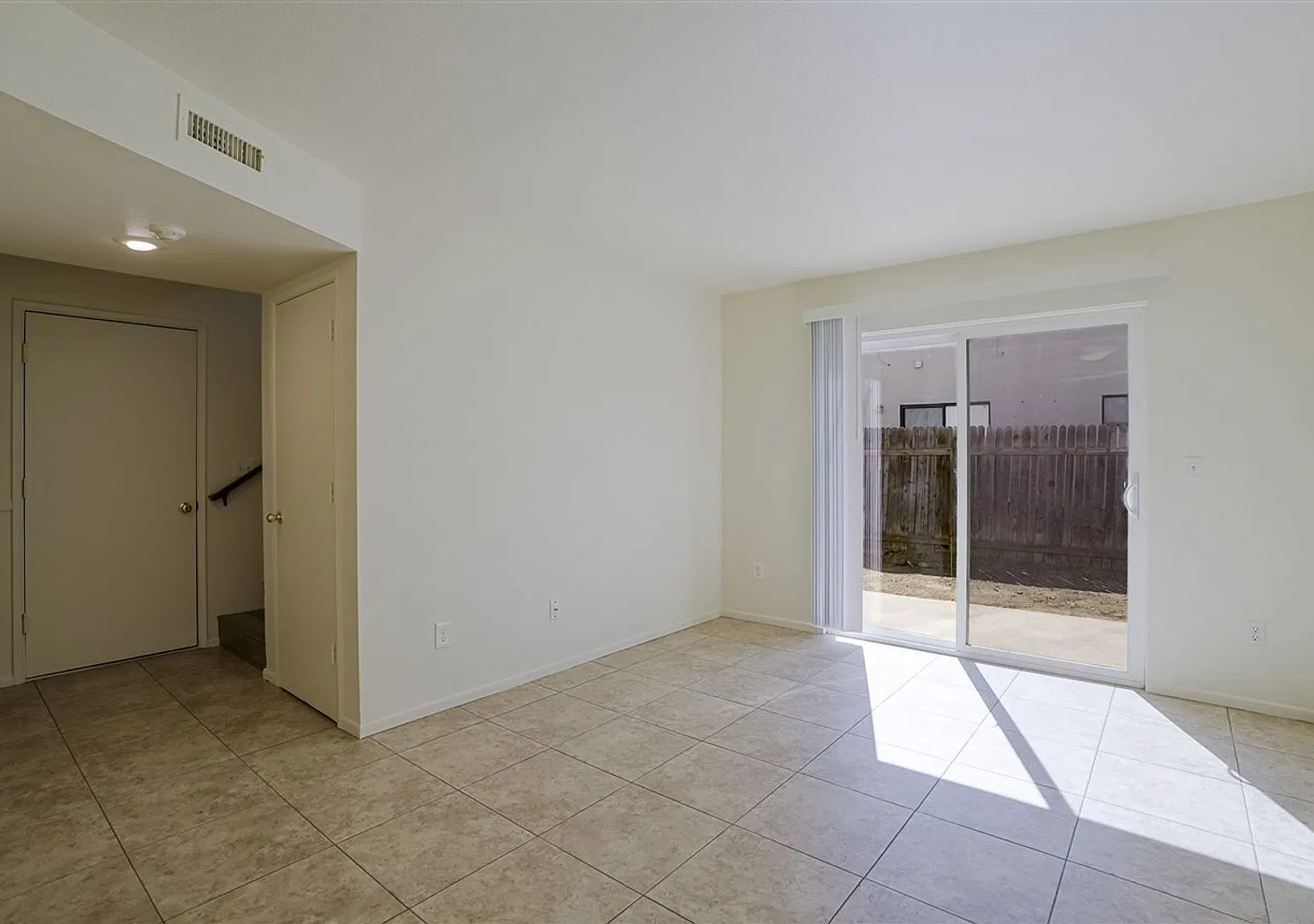 4825 N. Robert Rd — Photo 3