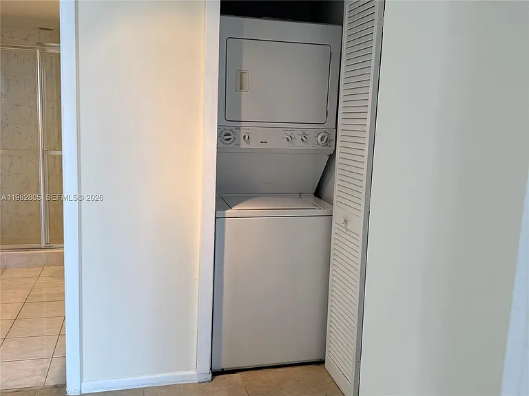 4000 Towerside Ter #1401 — Photo 22