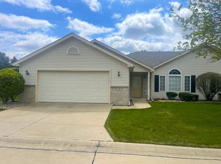 3 Crosswinds Ct, Bloomington, IL