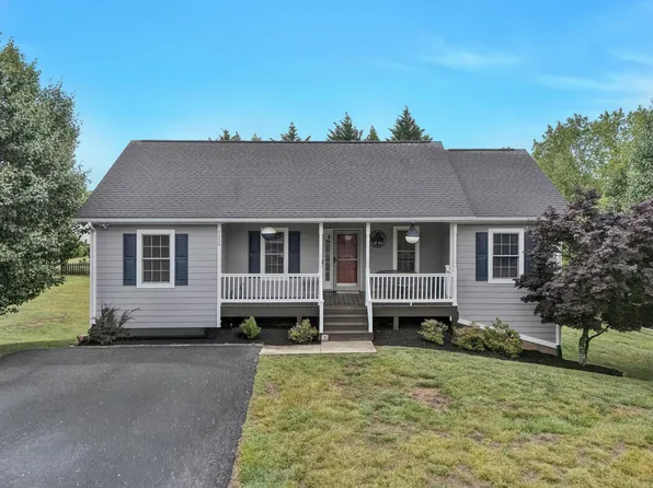 1134 Joffrey Dr, Huddleston, VA 24104
