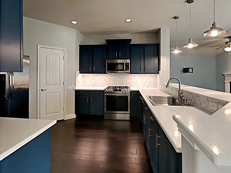 1103 Bexar Ave — Photo 3