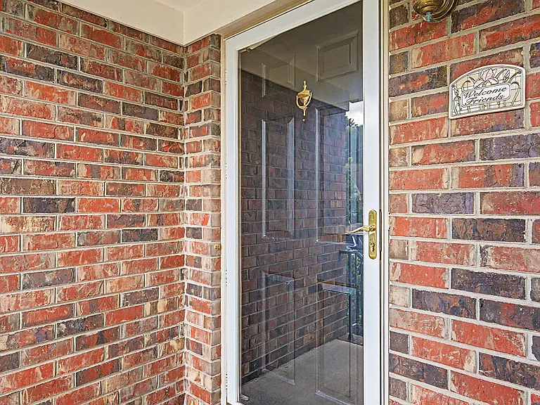 816 Carlisle Ct N — Photo 4