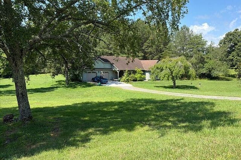 1st image of 660 Sunset Dr