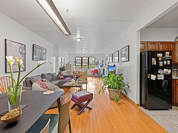 4th image of 91 Hudson Avenue