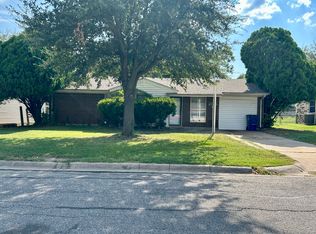 205 NW Wintercrest Rd, Burleson, TX 76028