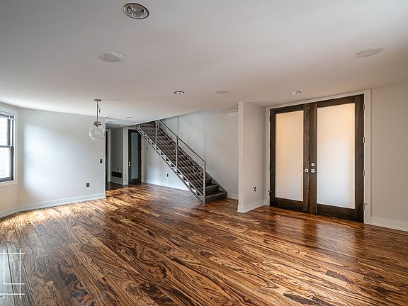 3rd image of 970 N High St #203
