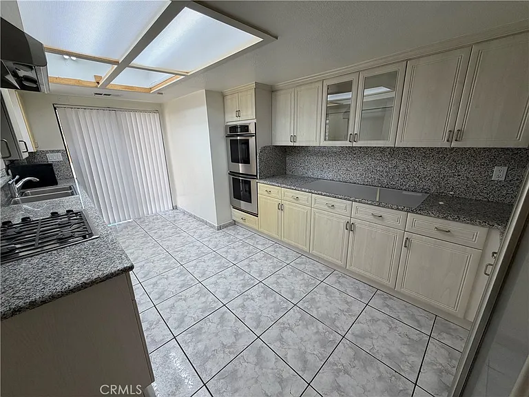1501 N Maryland Ave — Photo 9
