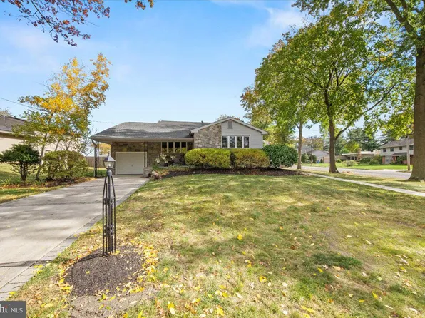 1738 Country Club Dr, Cherry Hill, NJ 08003