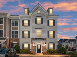 8164 Falls Grove Dr, Manassas, VA 20111
