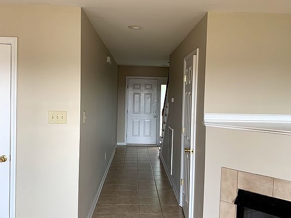 1067 Entrance Hallway 
