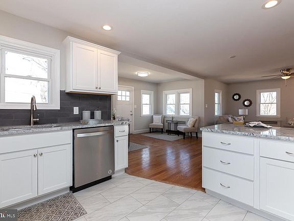 4th image of 900 Prospect Ave