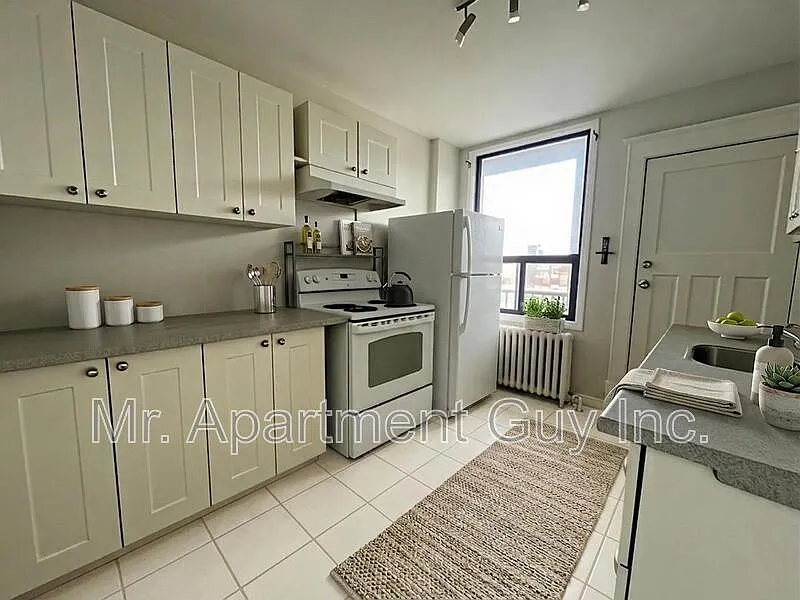2 bed, 1.0 bath, $1,695 — Photo 2