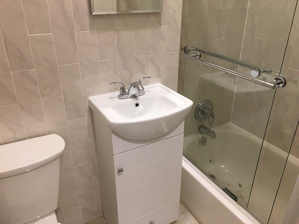 1st image of 1737 Lexington Ave APT 4