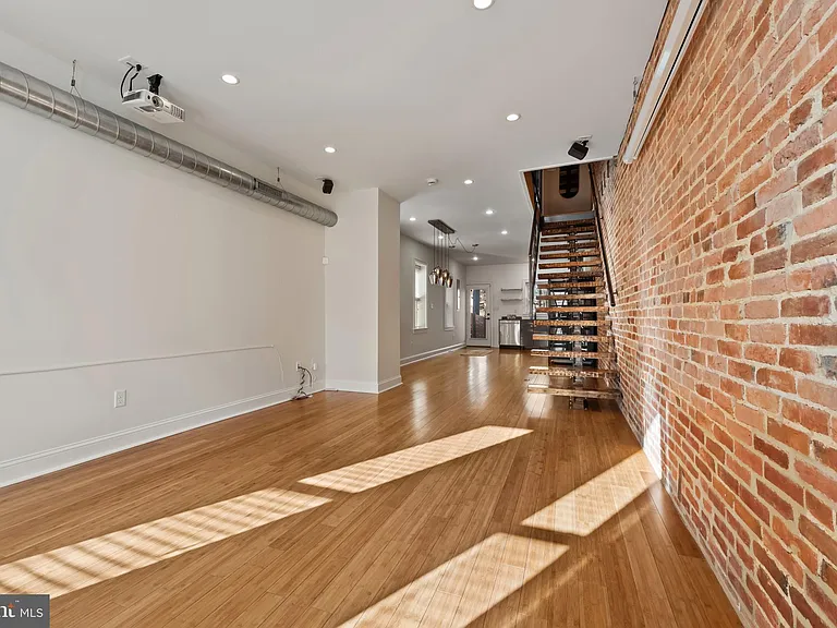 412 E Lanvale St — Photo 11