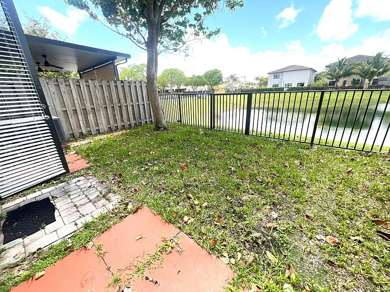 23364 SW 113th Psge #33032 — Photo 4