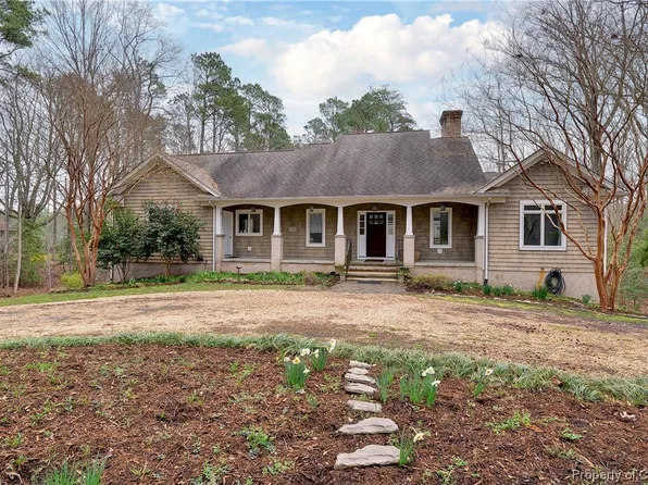 274 White Pine Ln, Hartfield, VA 23071