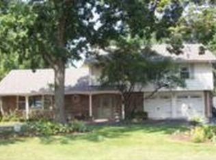 717 Gregford Rd, Burr Ridge, IL 60527