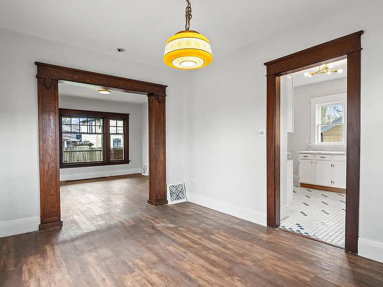 1213 W Jefferson Blvd — Photo 14