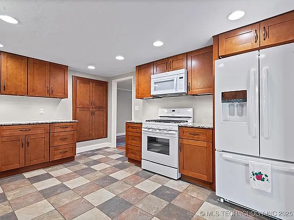 5th image of 1322 Boundary Ave