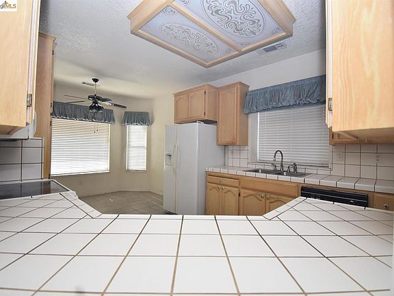 5th image of 409 Montrose Ct