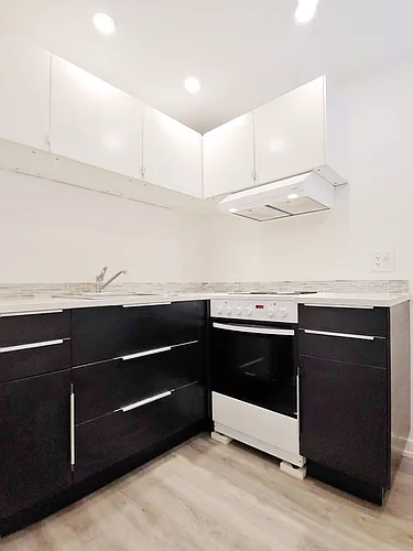 62 Spadina Ave Photo 1